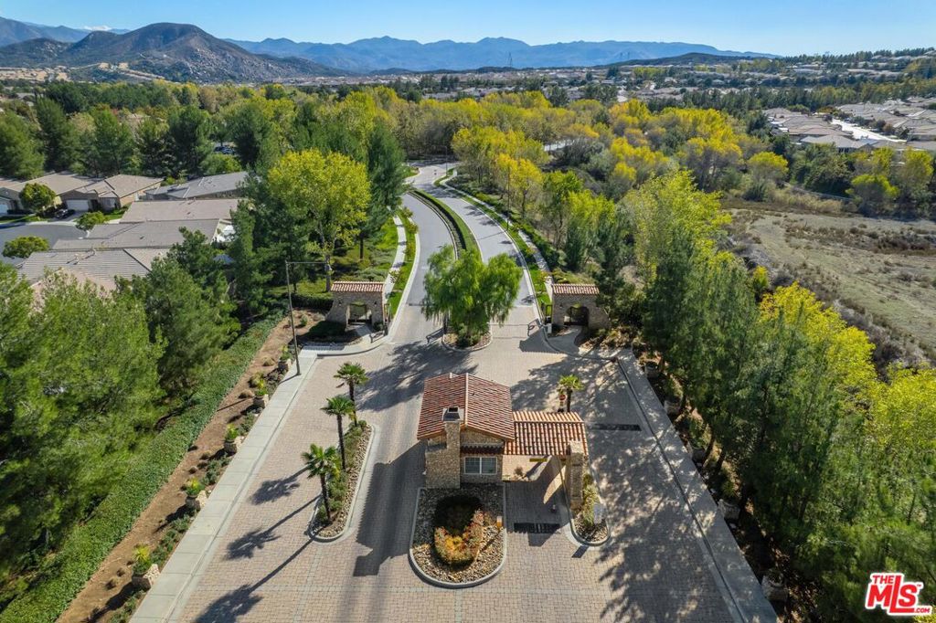 FOUR SEASONS - Residential