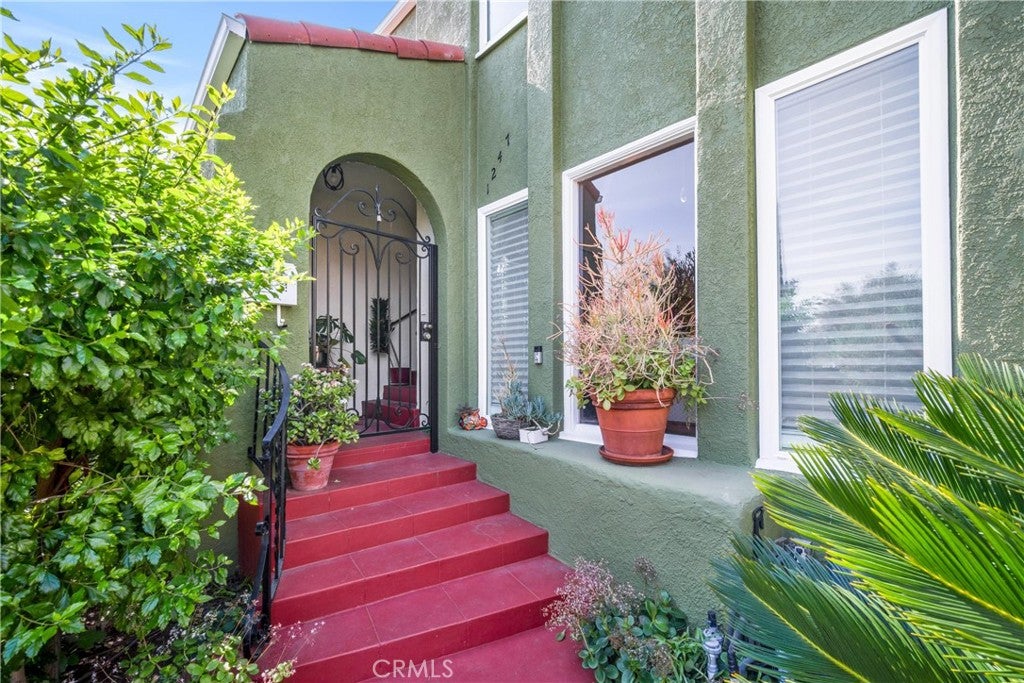 1245 S Hudson Avenue