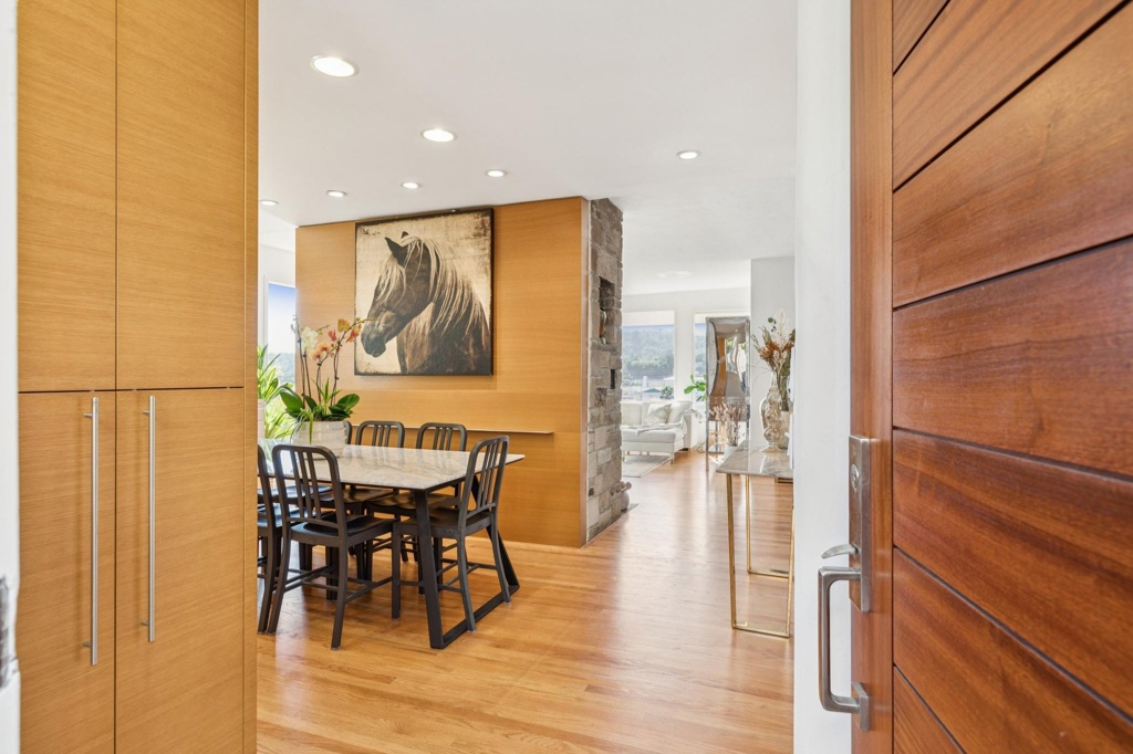 28 Marina Court Dr