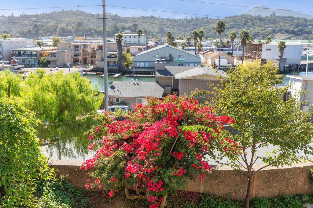 28 Marina Court Dr