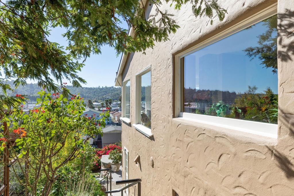 28 Marina Court Dr