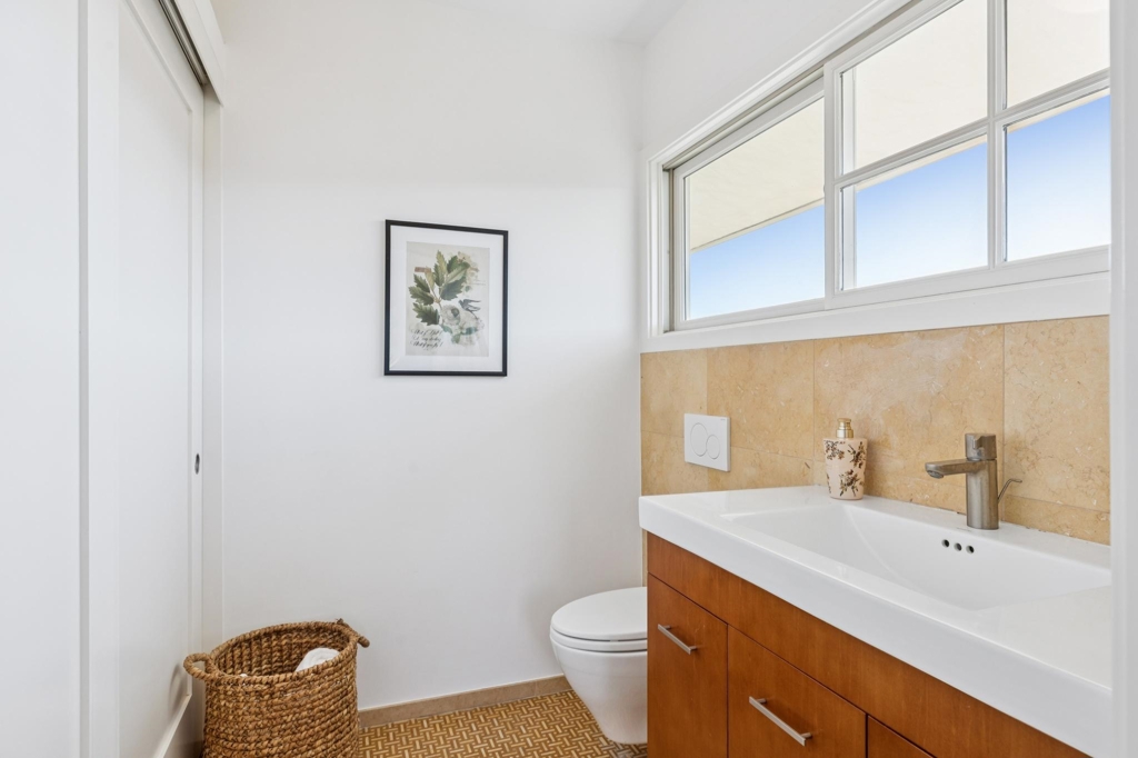 28 Marina Court Dr