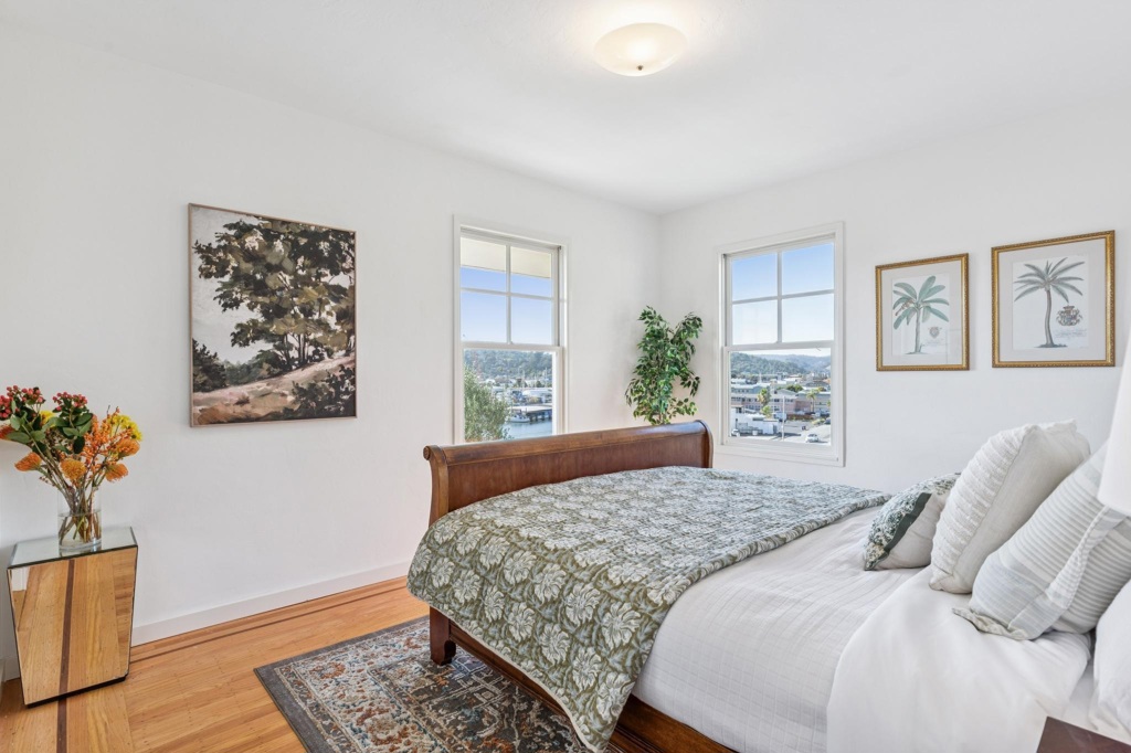 28 Marina Court Dr