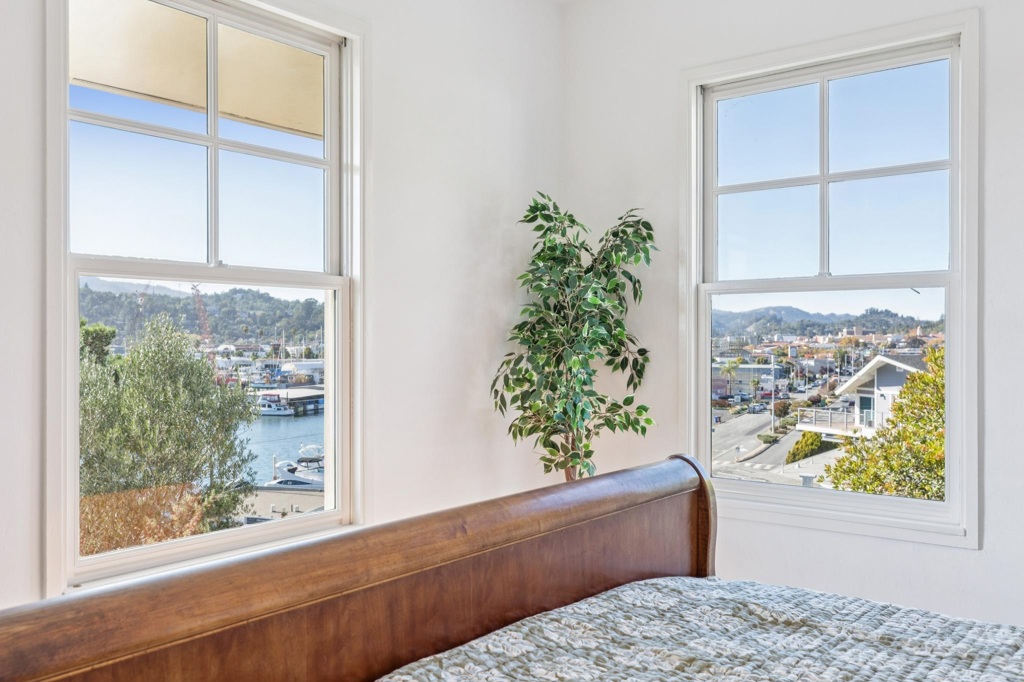 28 Marina Court Dr