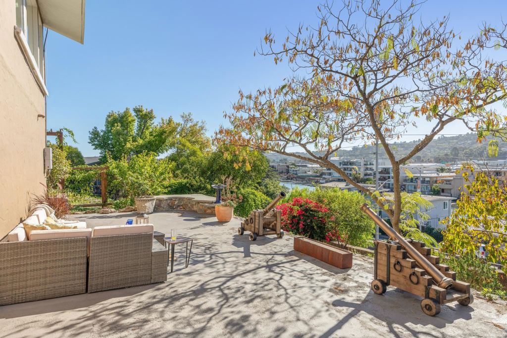 28 Marina Court Dr