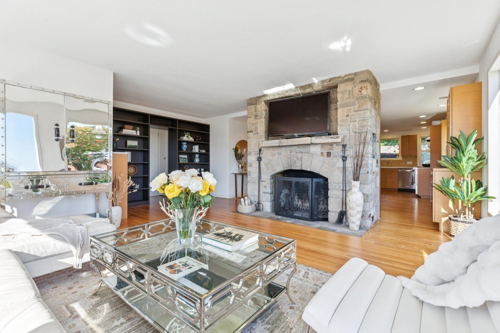 28 Marina Court Dr