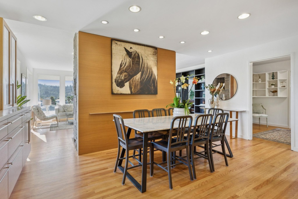 28 Marina Court Dr