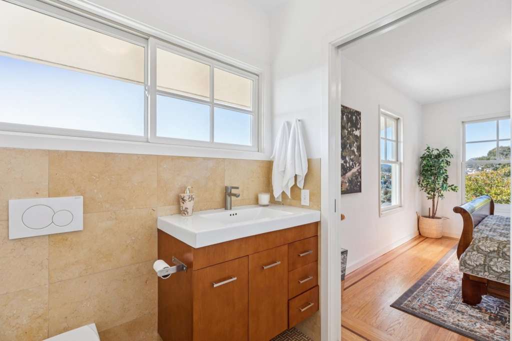 28 Marina Court Dr