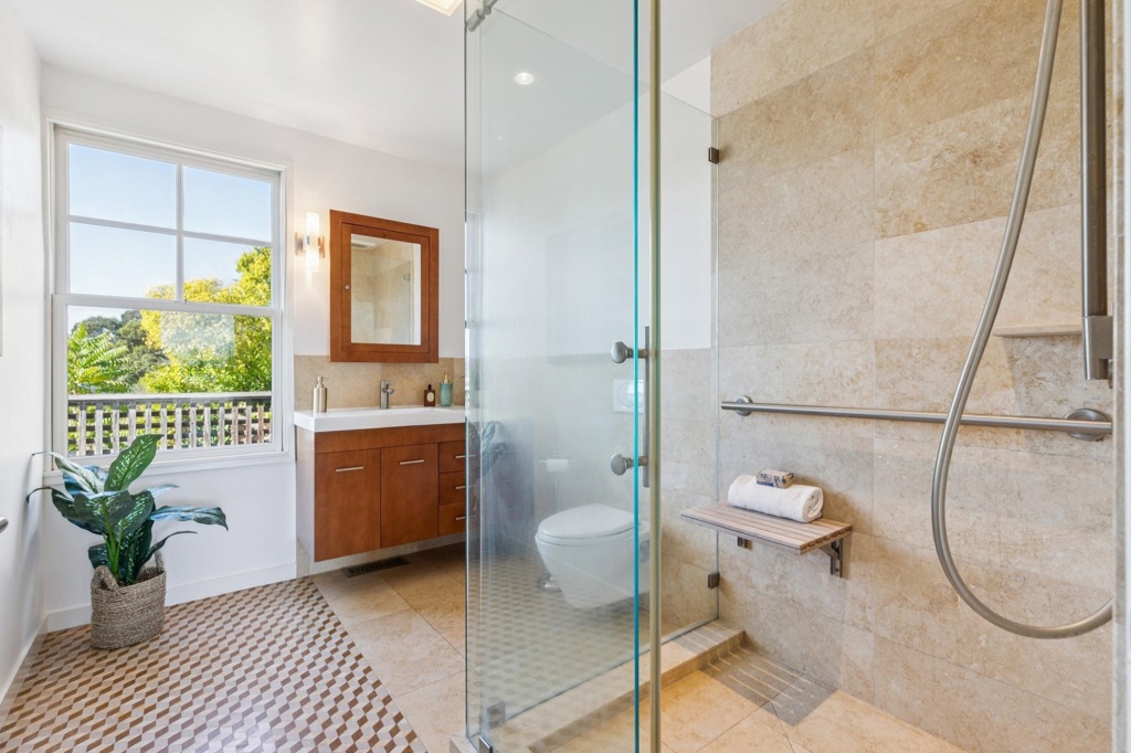 28 Marina Court Dr