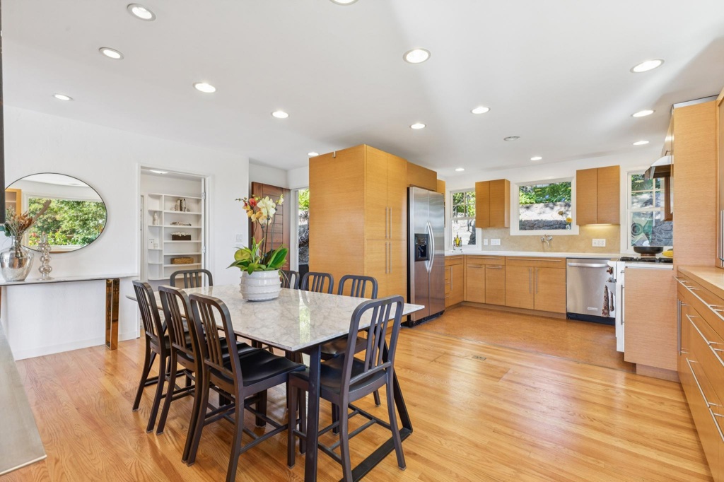 28 Marina Court Dr