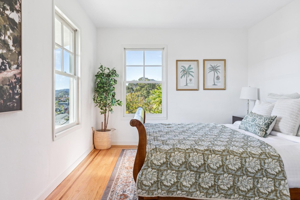 28 Marina Court Dr