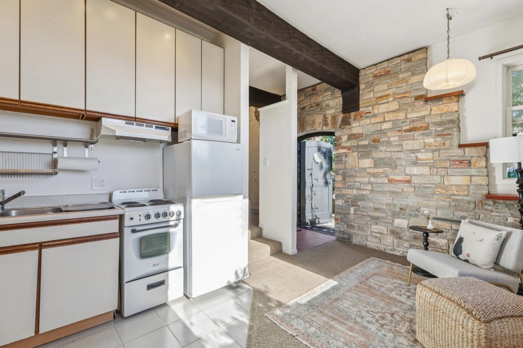 28 Marina Court Dr