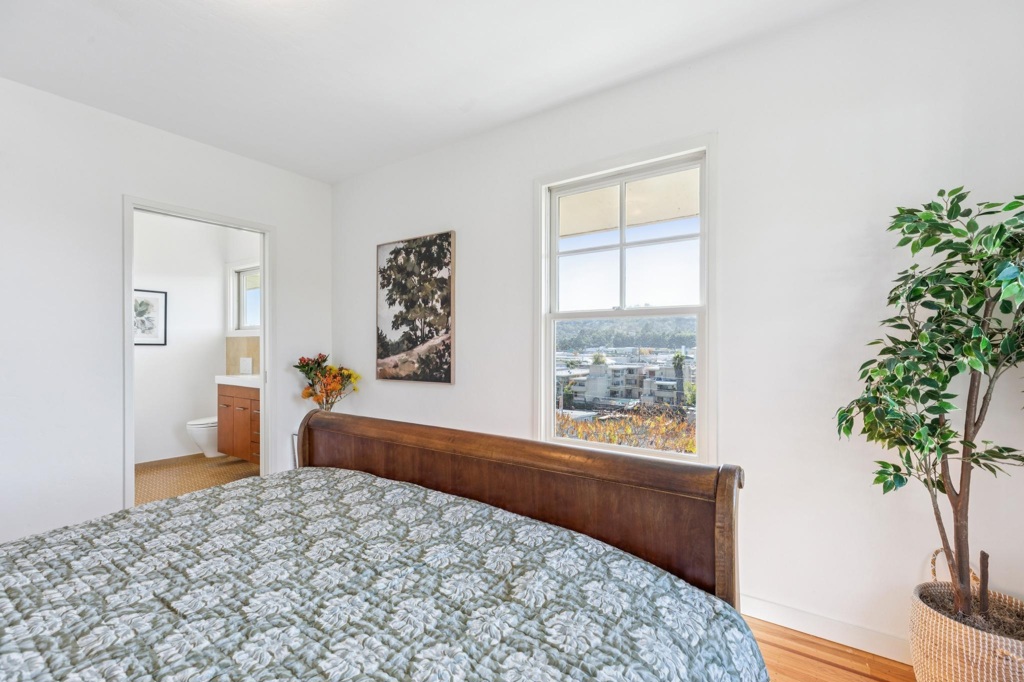 28 Marina Court Dr
