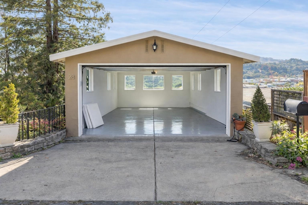 28 Marina Court Dr