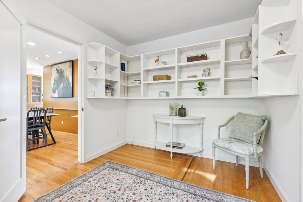 28 Marina Court Dr