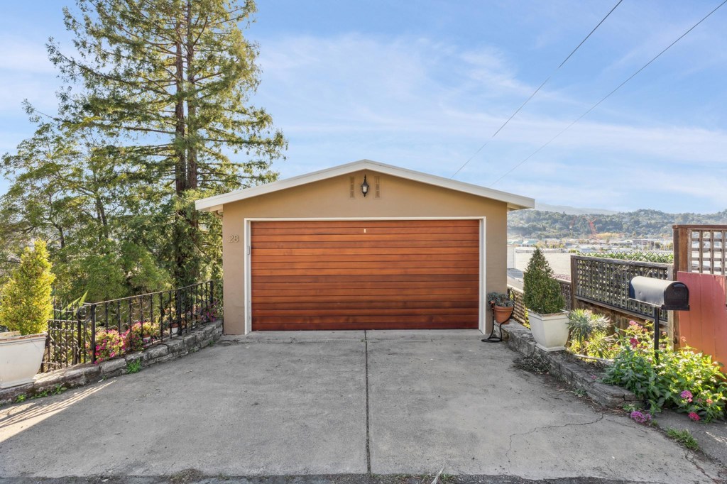 28 Marina Court Dr
