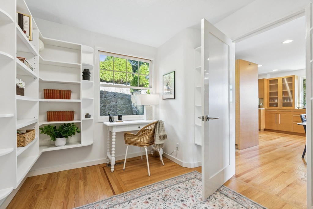28 Marina Court Dr