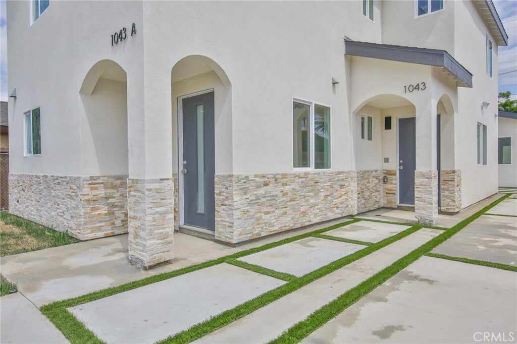 1043 W 151st Street