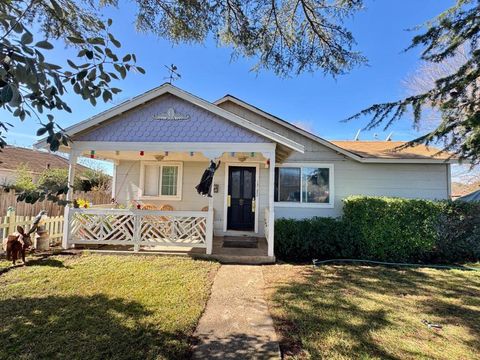 Photo of 12785 Murphy Ave Ave, San Martin, CA 95046 (MLS # ML82035104)