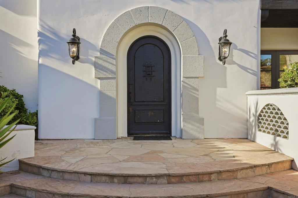 18325 Calle La Serra