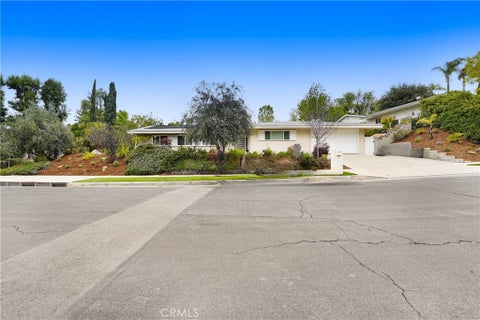 Photo of 24375 Hatteras Street, Woodland Hills, CA 91367 (MLS # SR26211325)