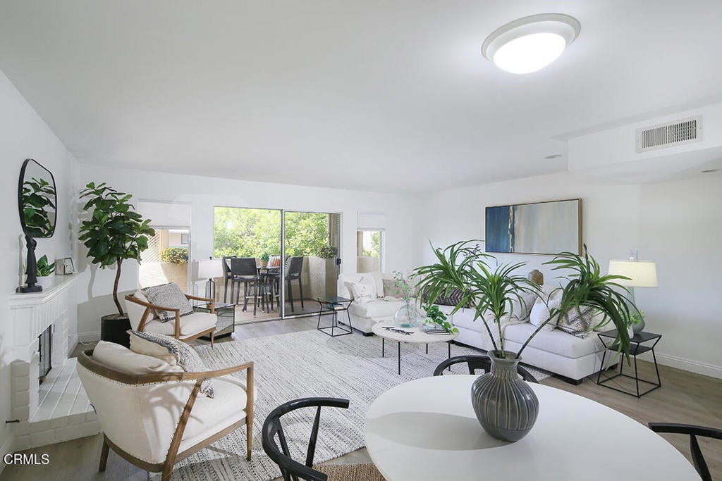 150 S Michigan Avenue 201