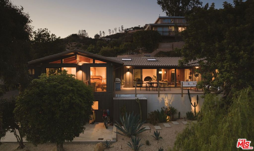 22910 Portage Circle Drive, Topanga CA 90290