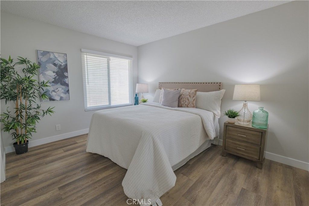 listing image 130722823122093894866