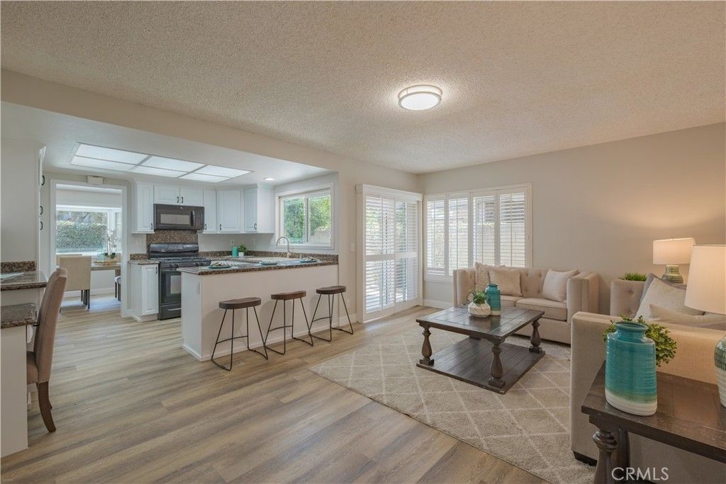 listing image 130723533851758391015