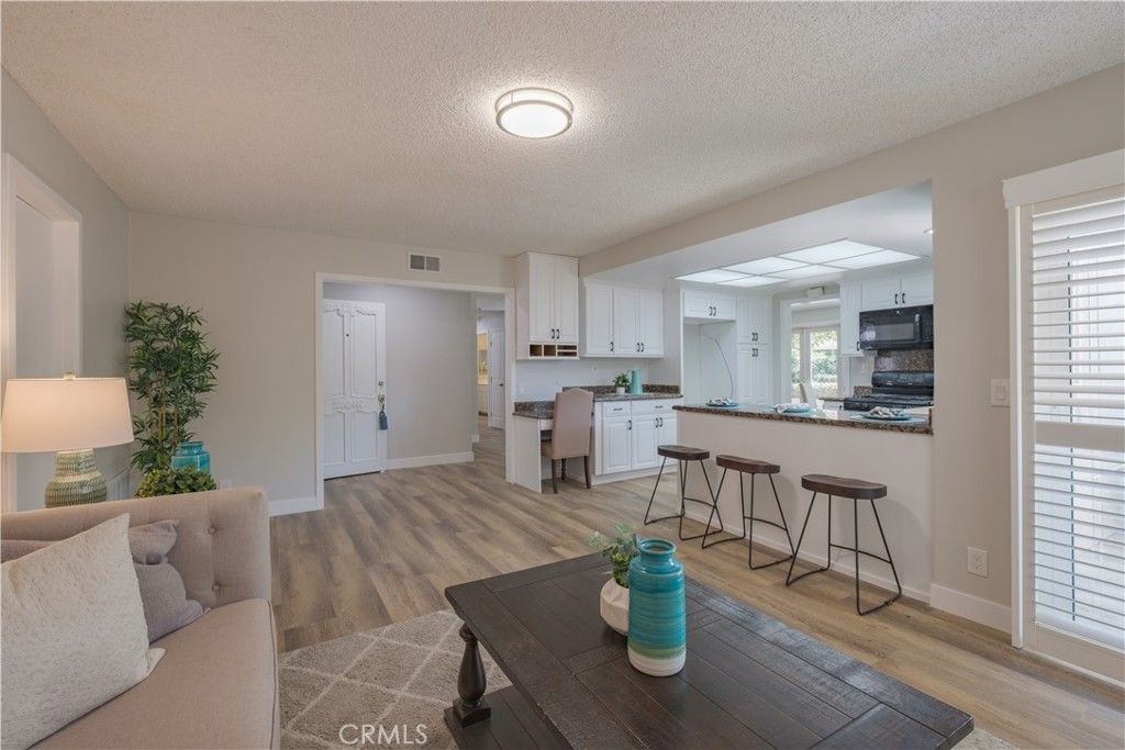 listing image 130722336109614201223
