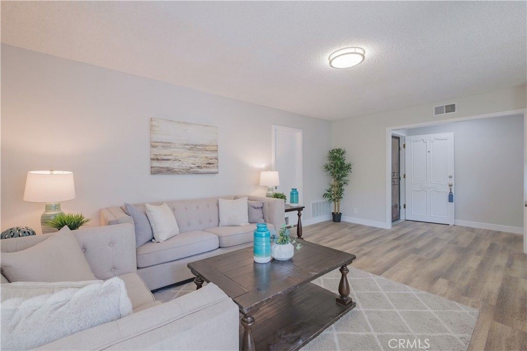 listing image 130725146427481309595