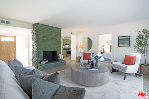 Photo of 6627 Lennox Avenue, Van Nuys, CA 91405 (MLS # 26786591)