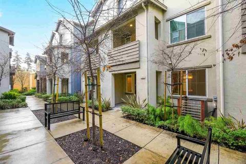 Photo of 1725 Pedrozzi Cmn, Livermore, CA 94551 (MLS # 41120449)