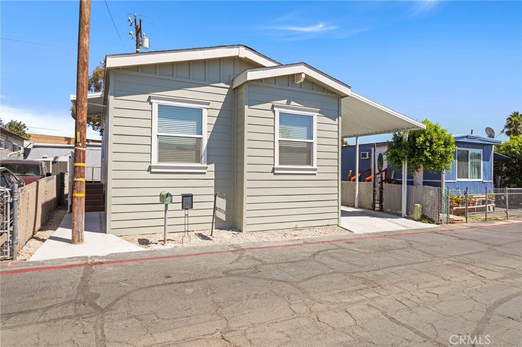 Situated in the vibrant all-age Avalon Mobile Park community, this newly constructed 2025 Skyline Manufactured Home covers approximately 980 sq. ft. However, don’t let the square footage mislead you—this home feels much larger than it actually is. It boasts a modern open floor plan and comes equipped with brand-new stainless steel appliances, including a washer and dryer.
The kitchen is elegantly designed with hardwood cabinets, quartz countertops, laminate flooring, and Kohler fixtures. This thoughtfully designed three-bedroom, two-bath residence offers ample storage space, 9-foot sidewalls, flat ceilings, recessed can lighting, and wiring for ceiling fans in both the living room and bedrooms.
The Avalon Mobile Park community features a clubhouse and pool, creating an ideal living environment that is conveniently located for easy access to work, school, and recreational activities.