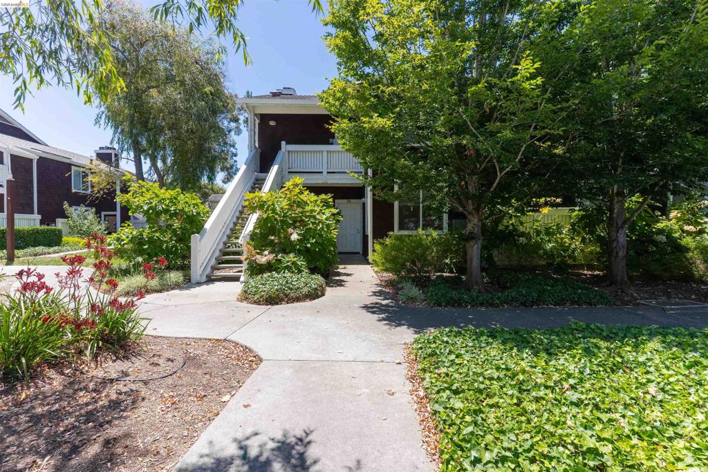 211 Bayside Ct Ct