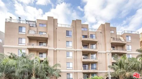 Photo of 7076 Hawthorn, Los Angeles, CA 90028 (MLS # 26647619)