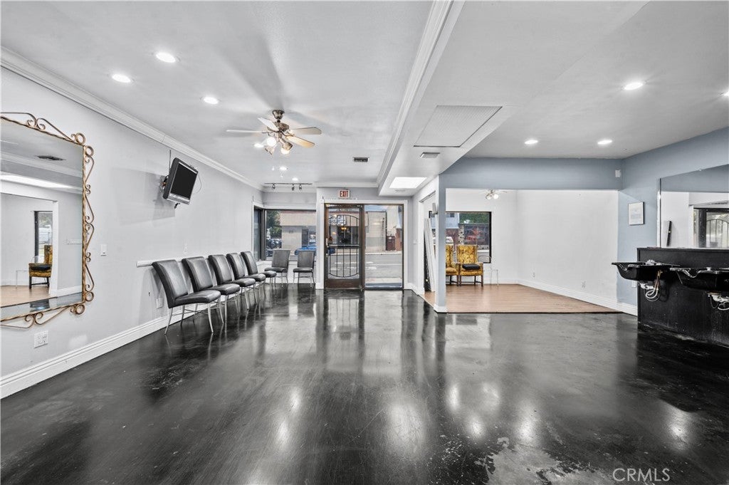2517 W Beverly Boulevard