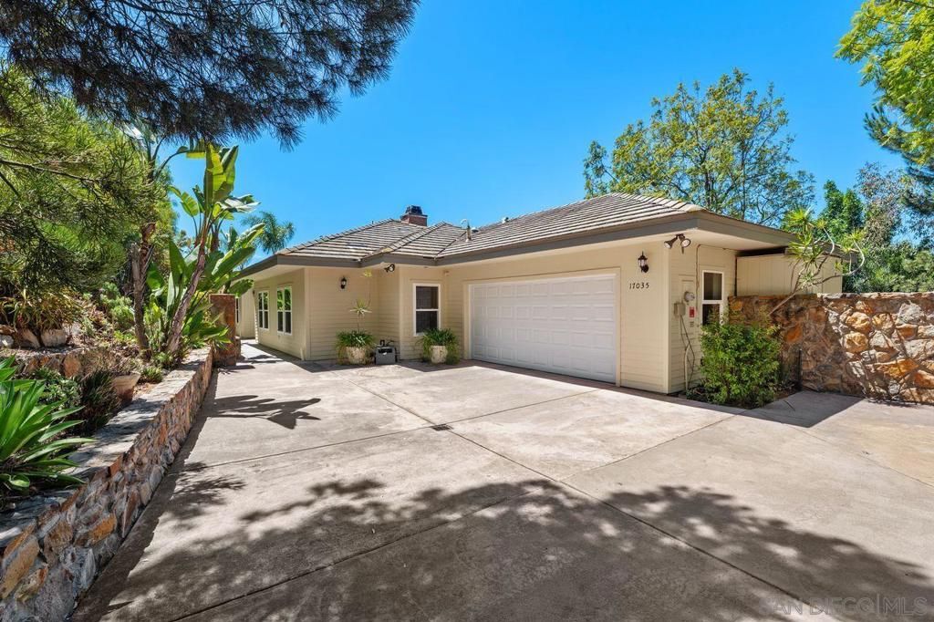 Photo of 17035 Rio Maria Rd Rd, Lakeside, CA 92040 (MLS # 260010393SD)