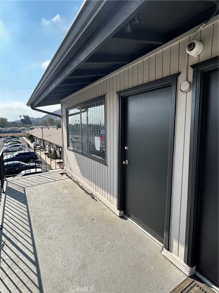 Upstairs commercial space available for lease, featuring a front reception area and private restroom access. The 340 sq. ft. unit is ideal for office or professional use. The building has been newly remodeled on the outside and is conveniently located off Valley Way and the 60 Freeway. A brand-new shopping center with gyms and restaurants is being built across the street, bringing increased traffic and business activity to the area.
The lease is a gross lease at $800 per month. For more details or to schedule a viewing, contact Matthew Wright at 951-552-4750.