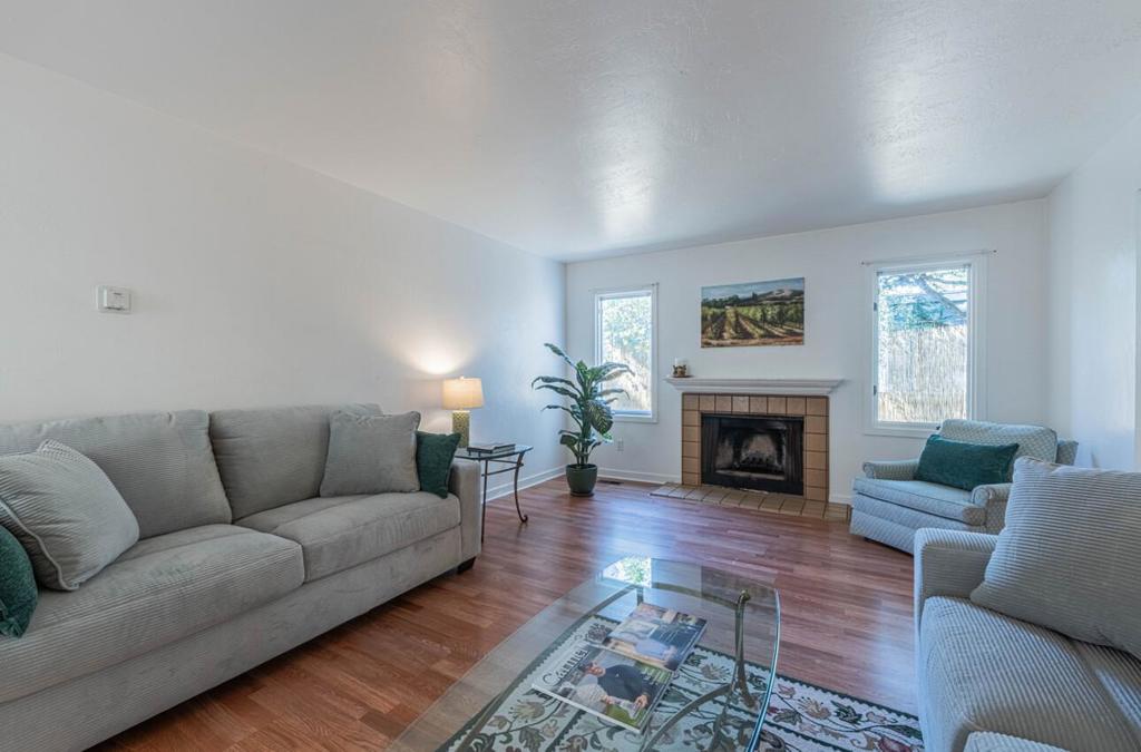 3239 Serra Avenue