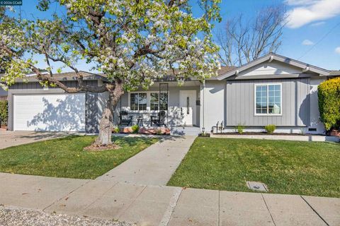 Photo of 7761 Ironwood Dr Dr, Dublin, CA 94568 (MLS # 41123083)