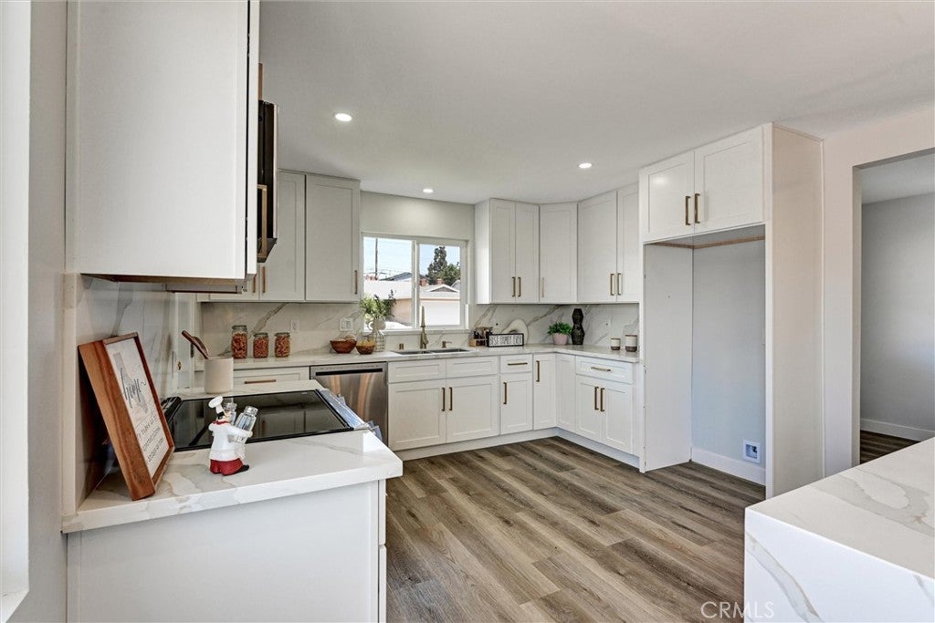 1606 E Fernrock