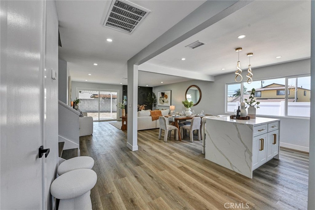 1606 E Fernrock