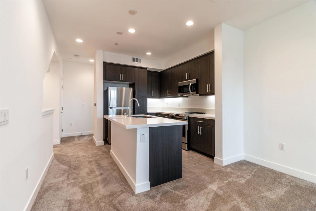 Properties 4 7651 University Ave 104