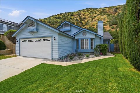 Photo of 32367 Mustang Dr, Castaic, CA 91384 (MLS # SR26069275)