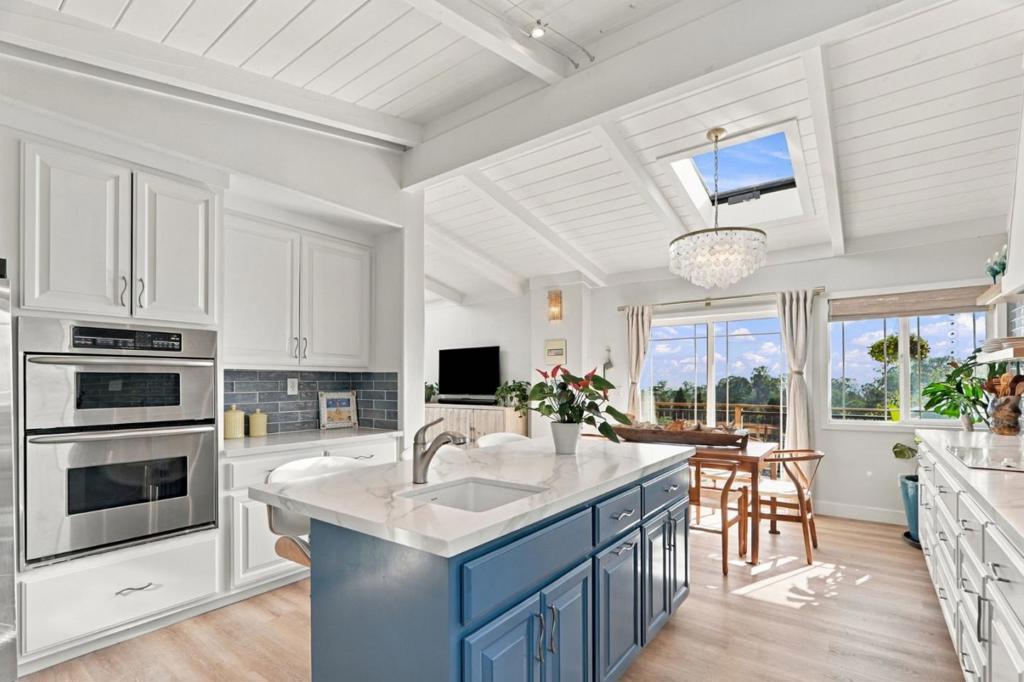 420 Vista Del Mar Drive