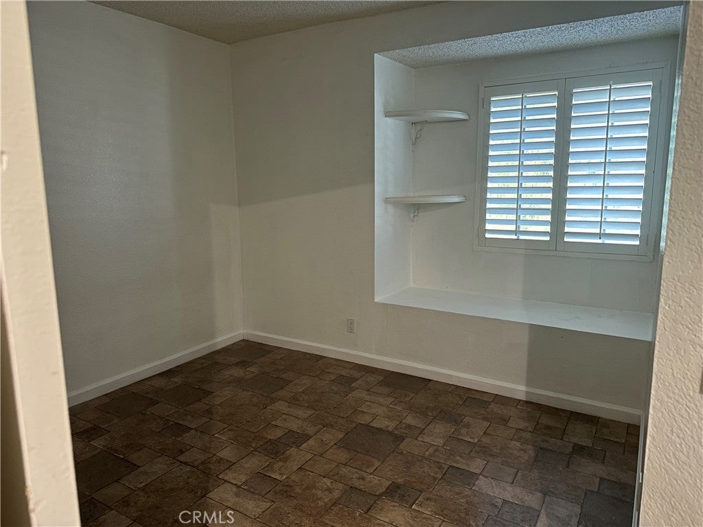832 S Rexford