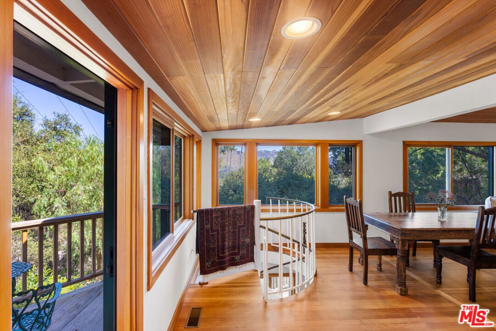 1239 Fernwood Pacific Drive