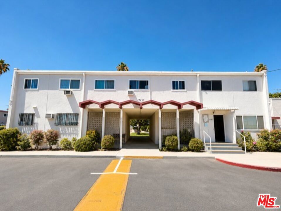 7137 Coldwater Canyon Avenue 12, North Hollywood CA 91605