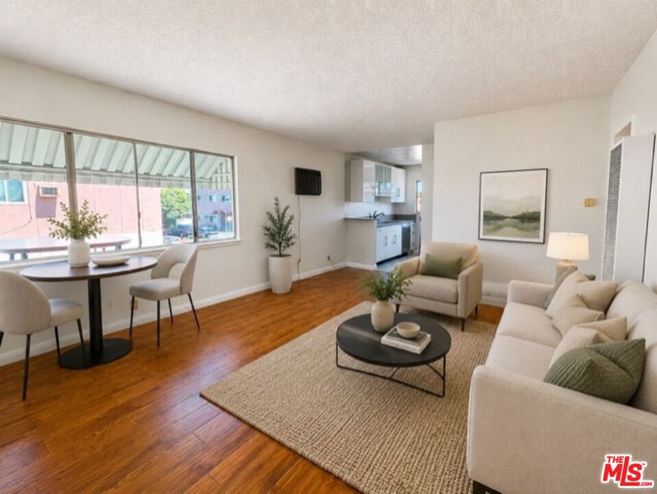7137 Coldwater Canyon Avenue 12